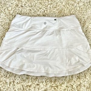 Athleta Workout Skort/Skirt in White, Size Medium